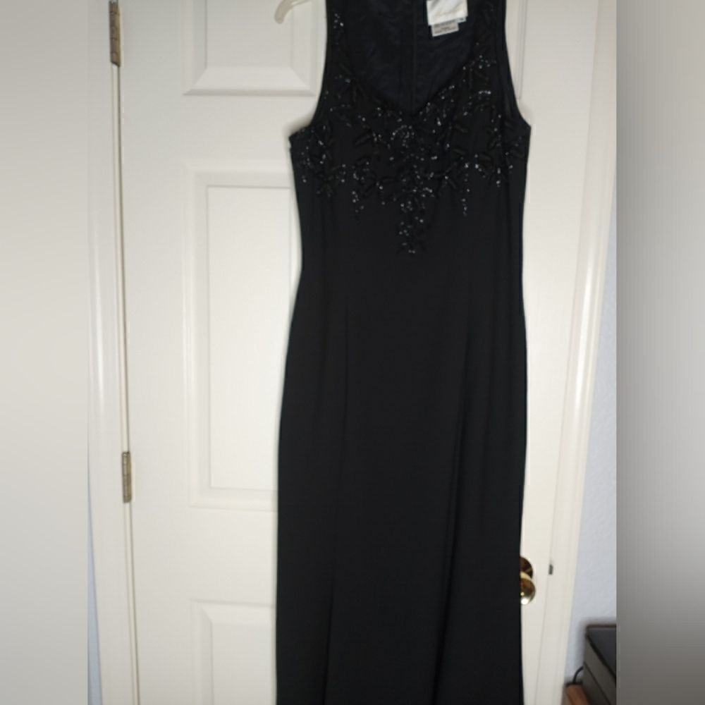 Michaelangelo 14 Black Beaded Embroidered Sleeveless Lined Party Maxi Dress.